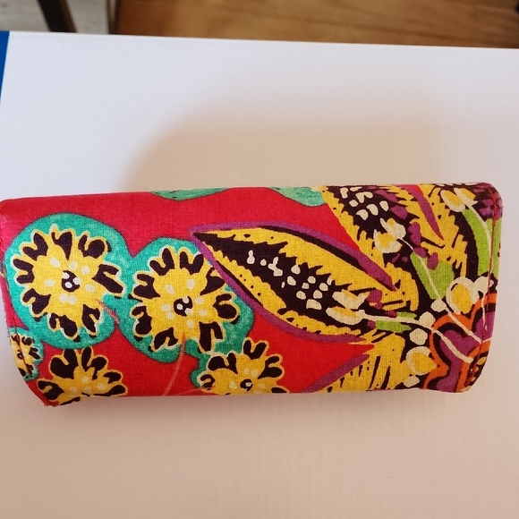 Vera Bradley Glasses Accessories - Picture 2 of 6